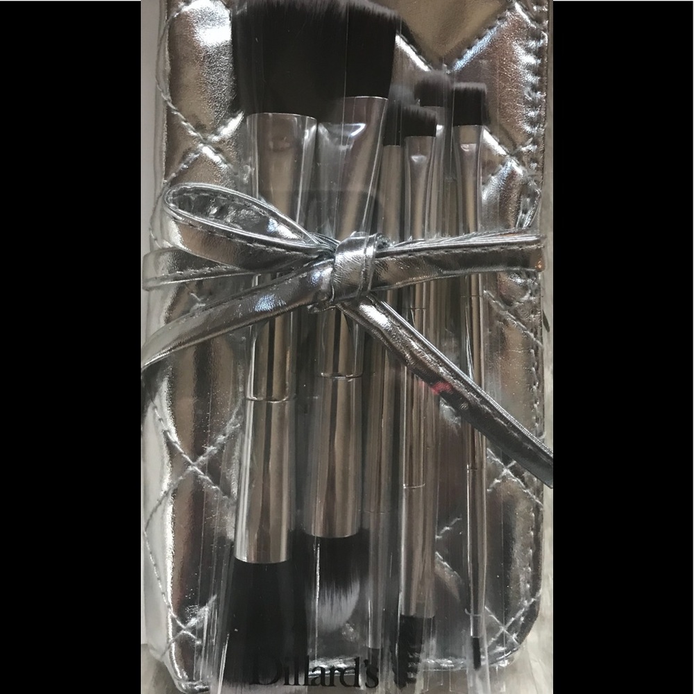 New in Package. 6 Double Eye & Face Brushes w/case